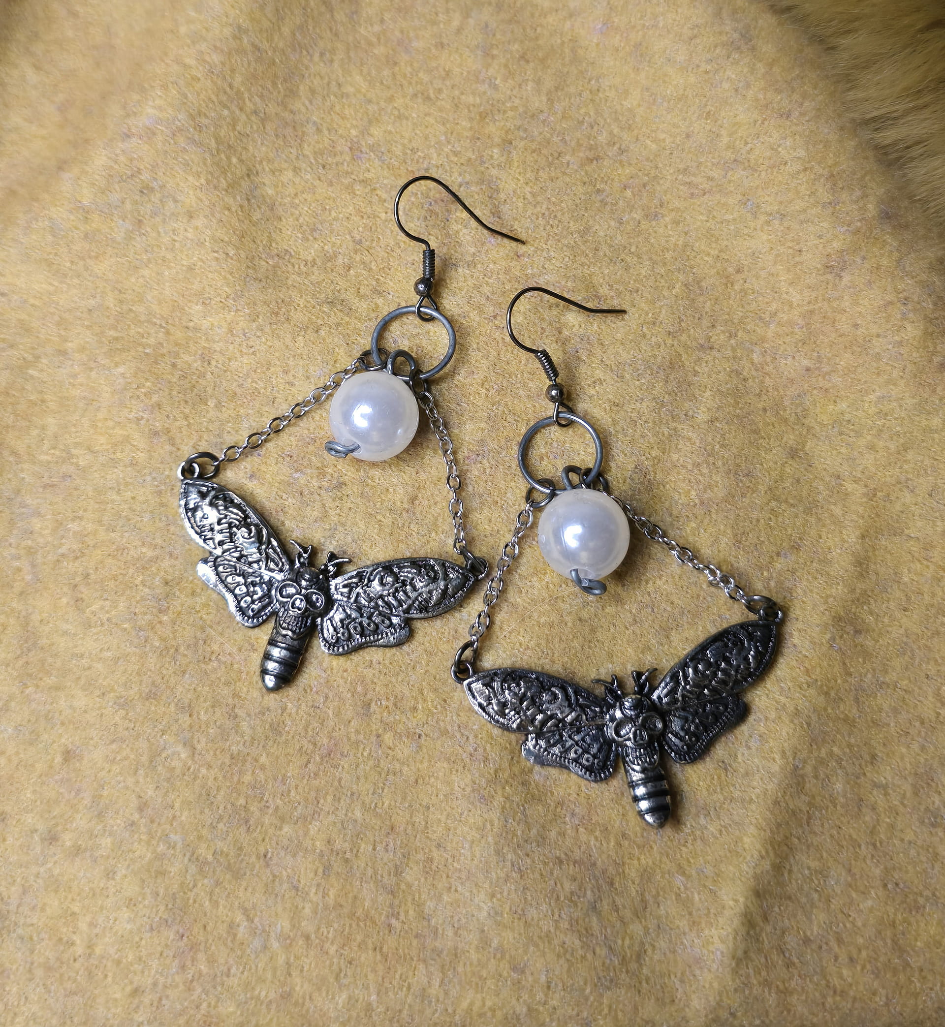 Pearly Death Earrings - Image 2