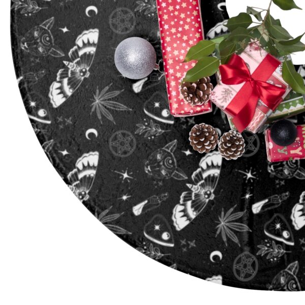 A Few of Our Favorite Gothic Tree Skirt